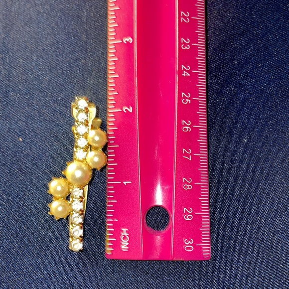 Woman’s hair barrette. Faux pearl, rhinestone and gold tone. VASSAR stamped. - Picture 5 of 6